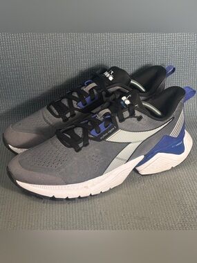 Diadora Men’s Mythos Blushield Vigore 2 Running Shoes Size 12